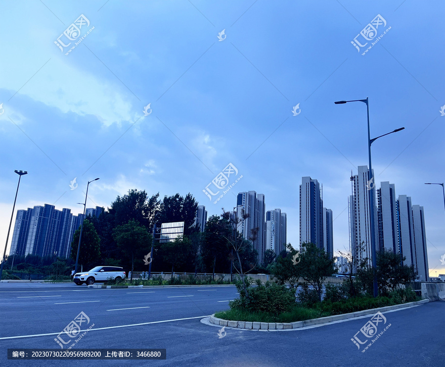 大雨后城市街景