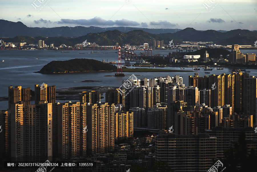 厦门海上城市风光