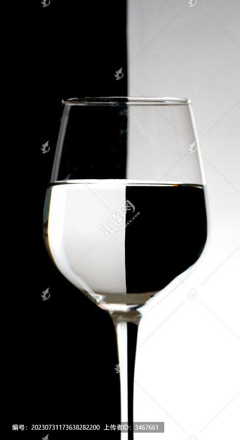 黑白静物酒杯摄影