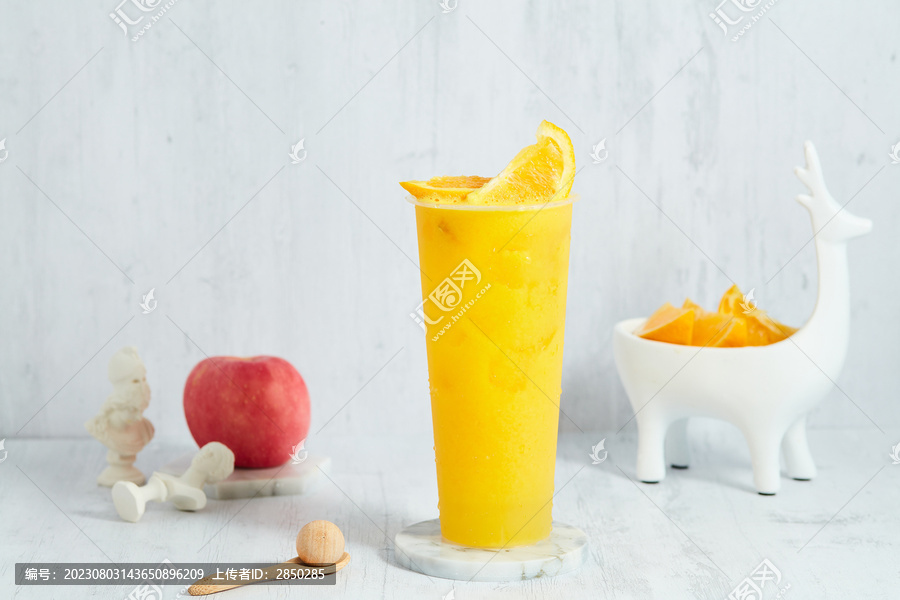 鲜榨苹果橙子芒果汁