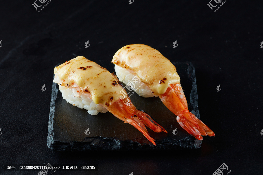 芝士火焰玻璃虾寿司
