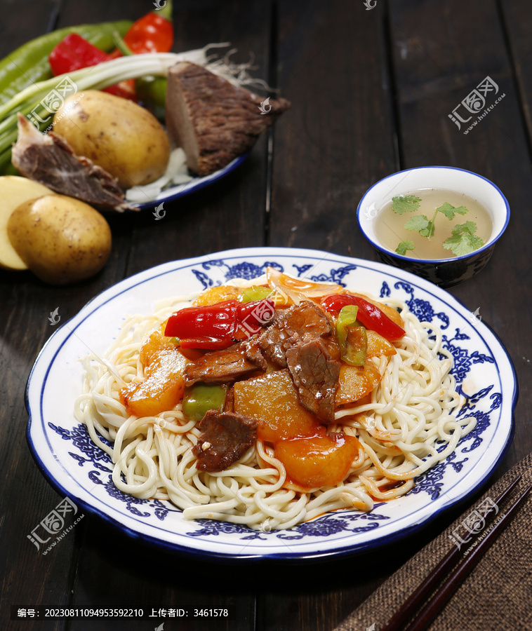 土豆烧牛肉拌面