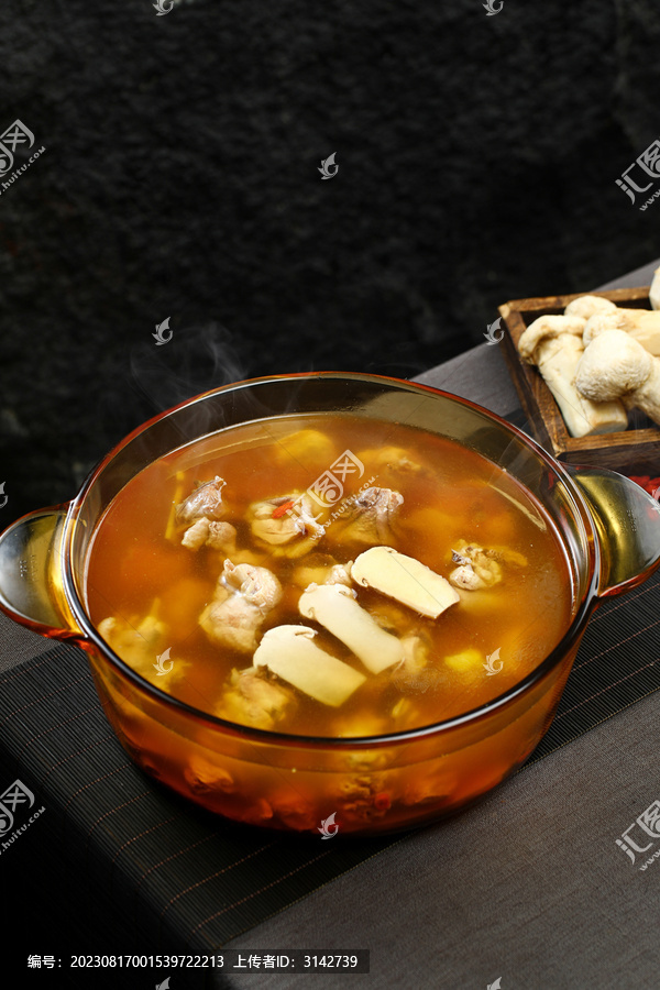 鲜松茸土鸡汤
