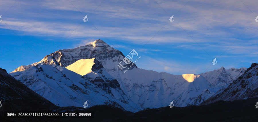 青藏高原雪山