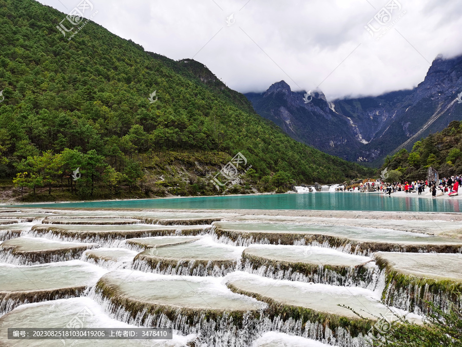 丽江蓝月谷美景