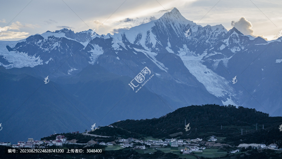 云南迪庆州德钦梅里雪山风景