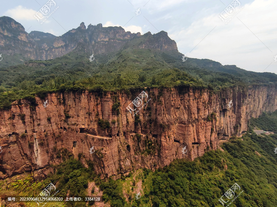 河南万仙山绝壁公路