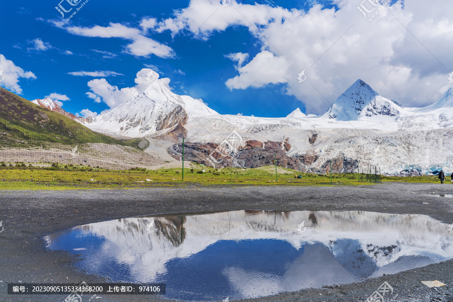 西藏萨普神山和高原湖泊美景