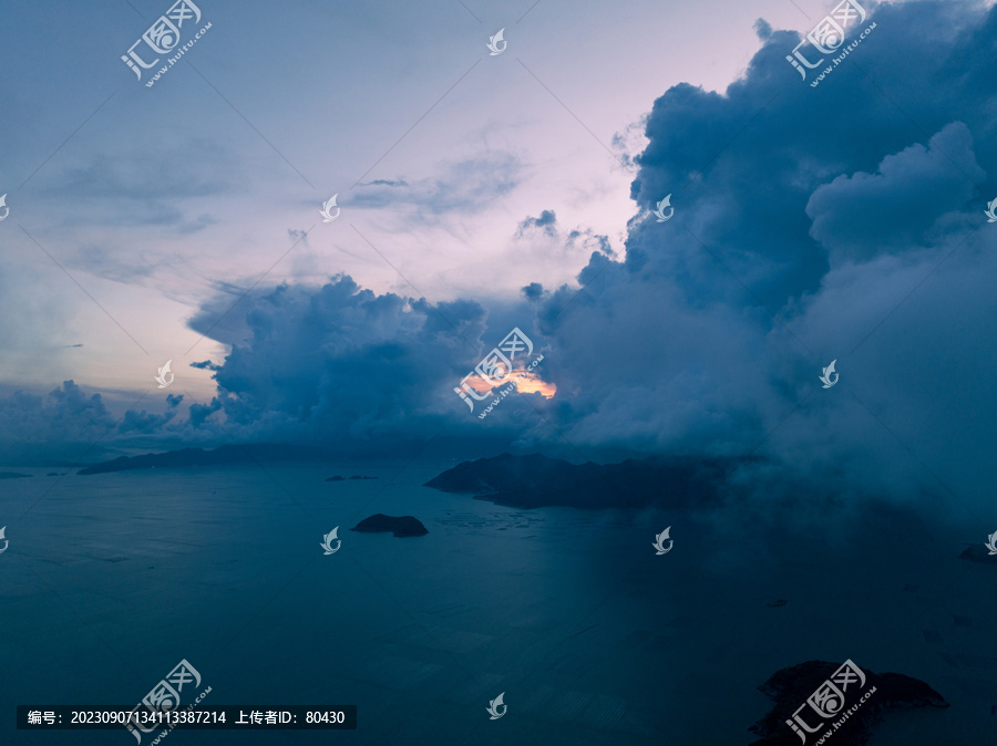 天空云层局部下雨