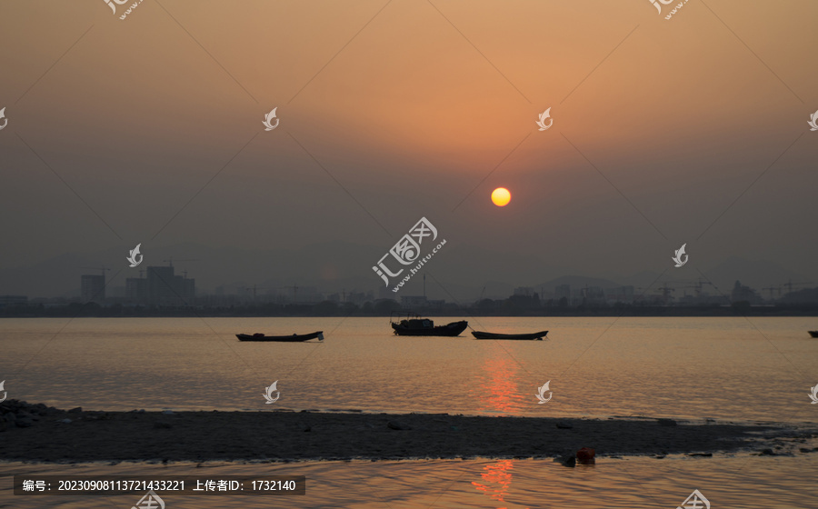 夕阳黄昏渔船