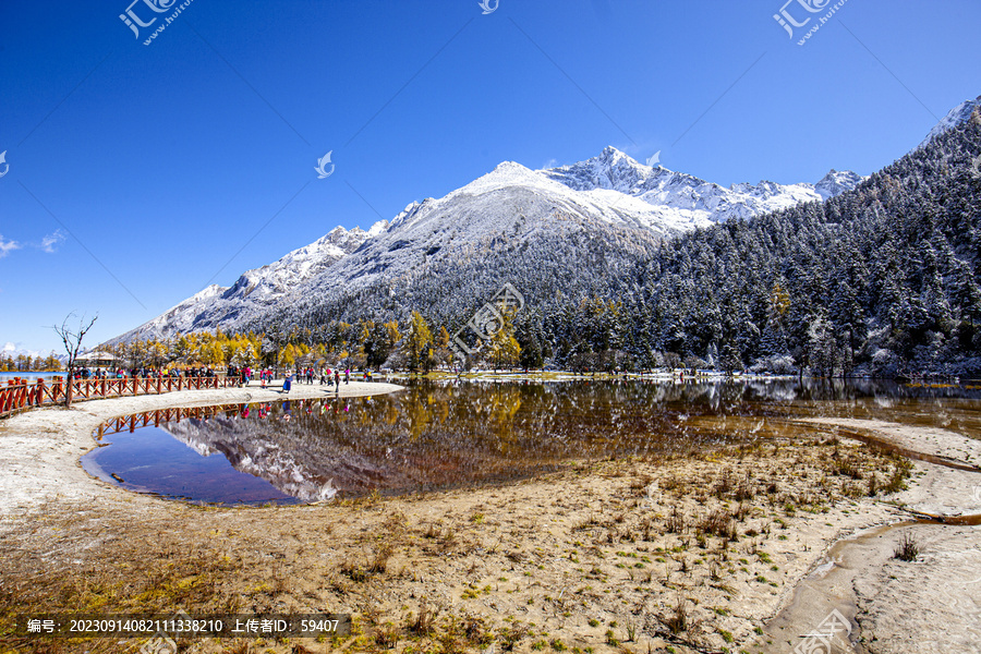 秋天的毕棚沟雪山雪景