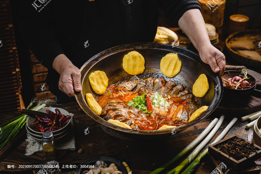 东北铁锅炖柴火鸡地锅鸡