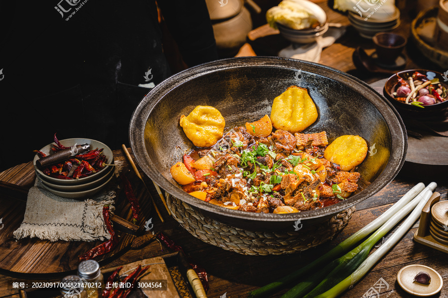 东北铁锅炖柴火鸡地锅鸡