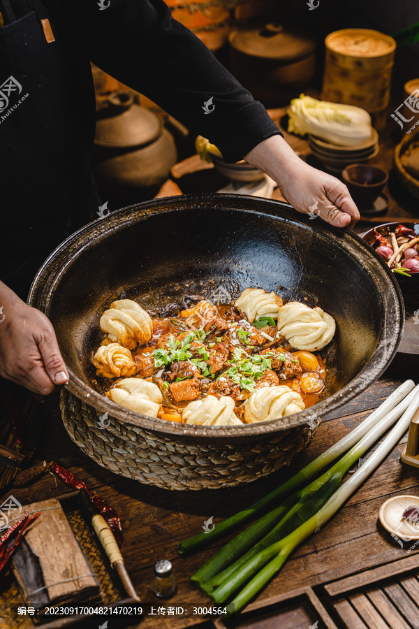 东北铁锅炖柴火鸡地锅鸡