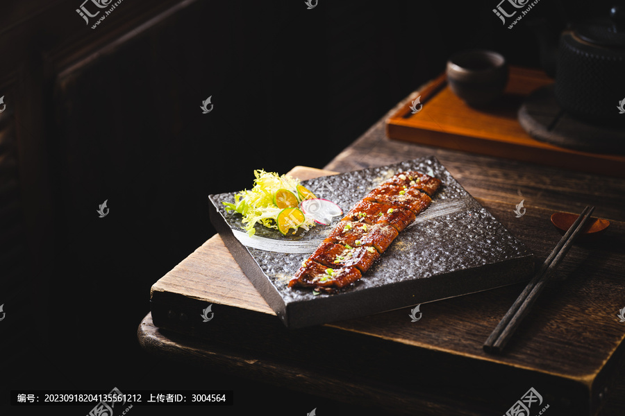 日本小木屋里的蒲烧鳗鱼