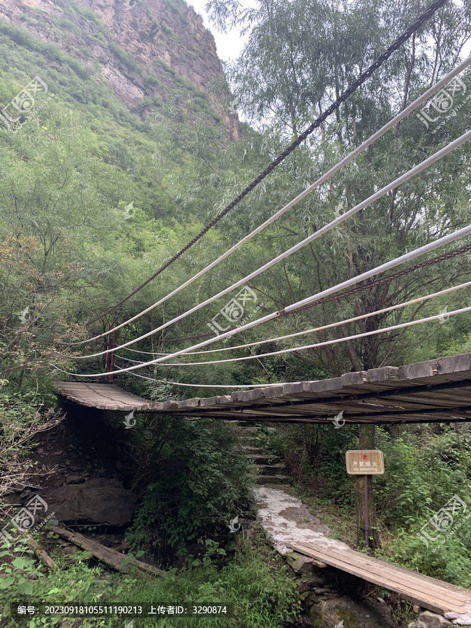 山里的吊桥