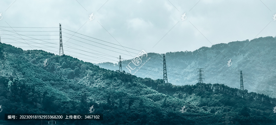 广州白云山上的高架电线塔
