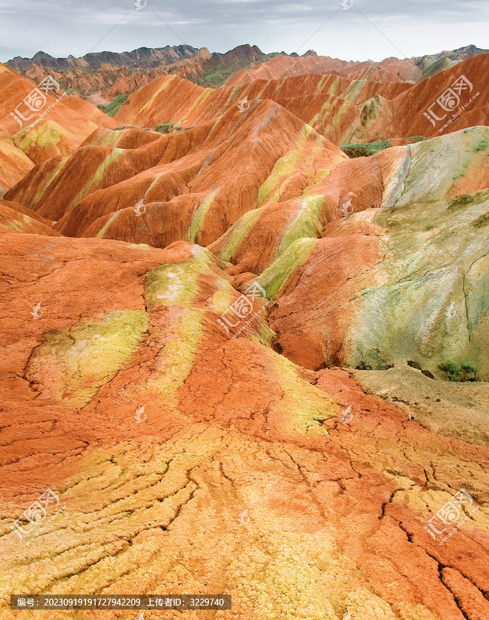 橘色山丘风景