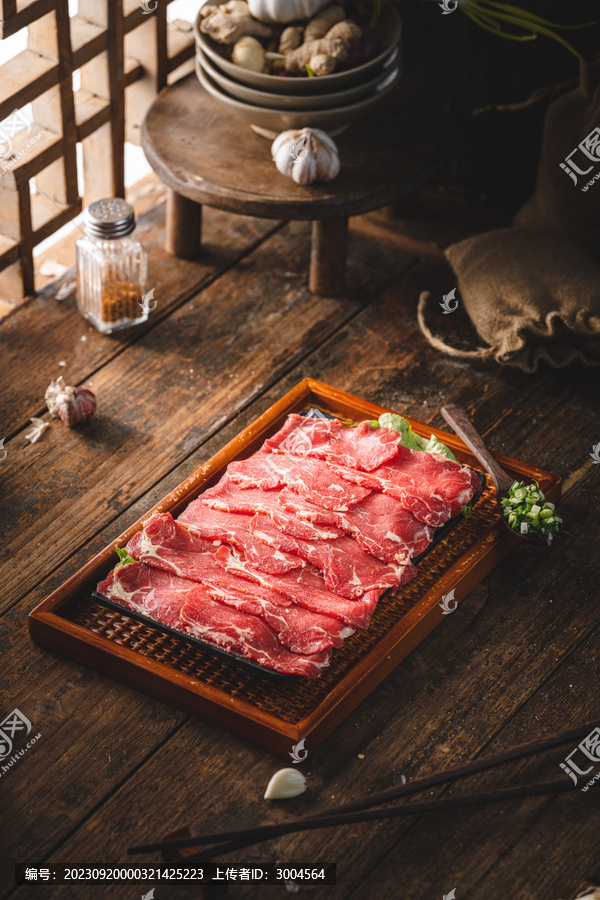 农家窗边餐桌鲜切烤吊龙牛肉