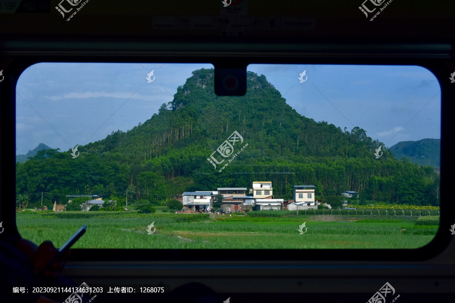 广西高铁车窗外的风景