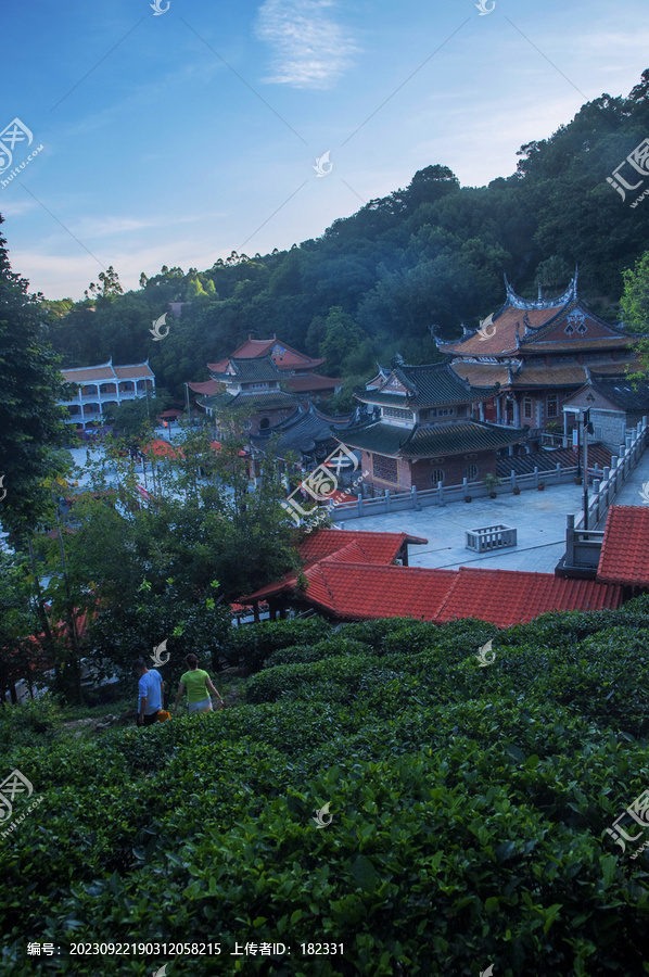 雪峰寺竖构图风光