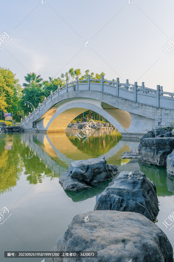 广西柳州马鹿山公园的拱桥