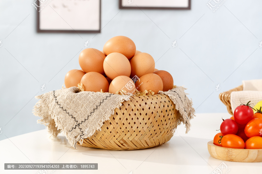 一筐红壳鸡蛋