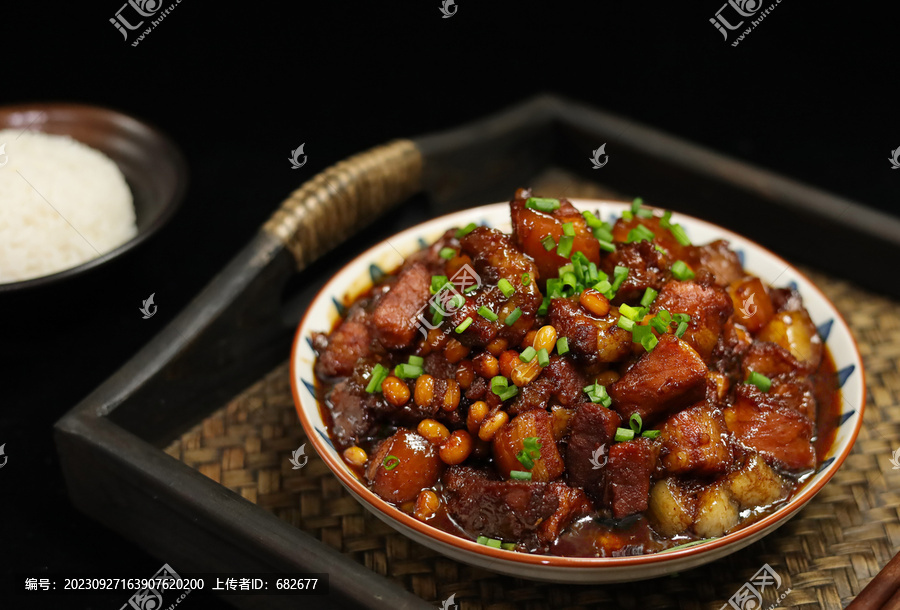 黄豆红烧肉