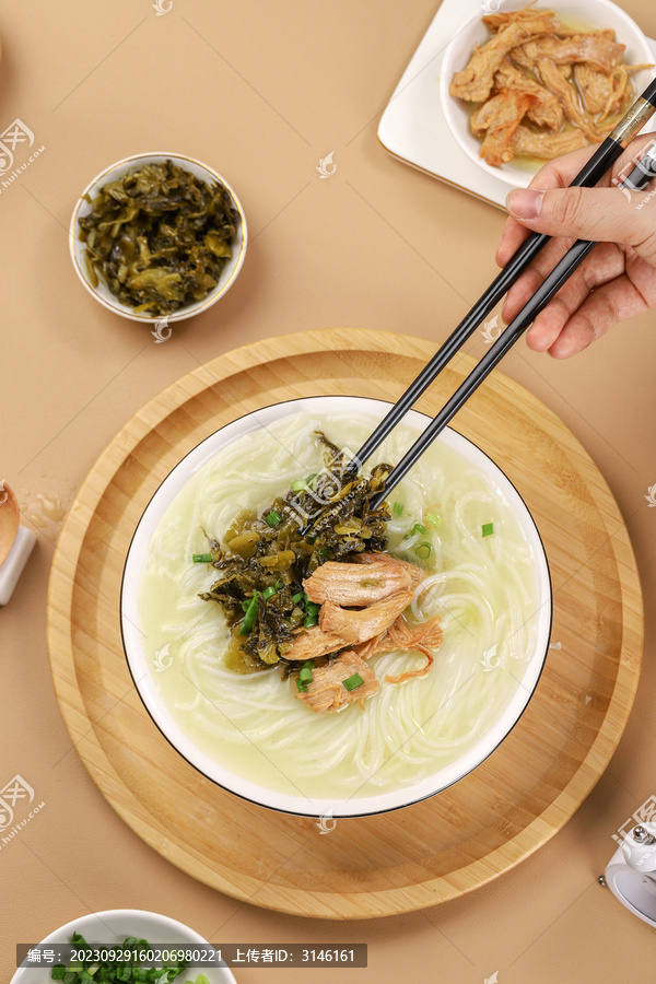 酸菜米线鸡丝米线鸡肉米线