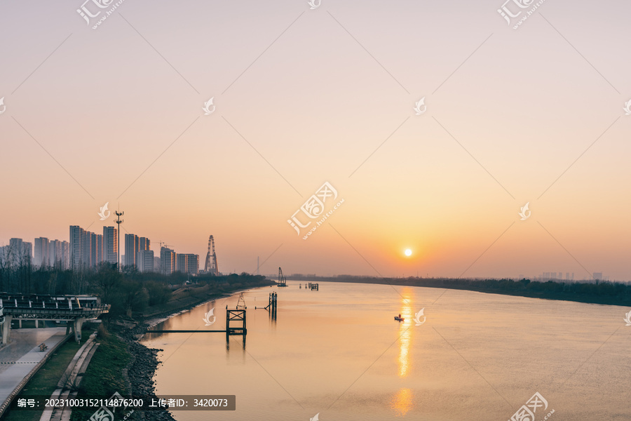 江苏南京市夹江上的落日