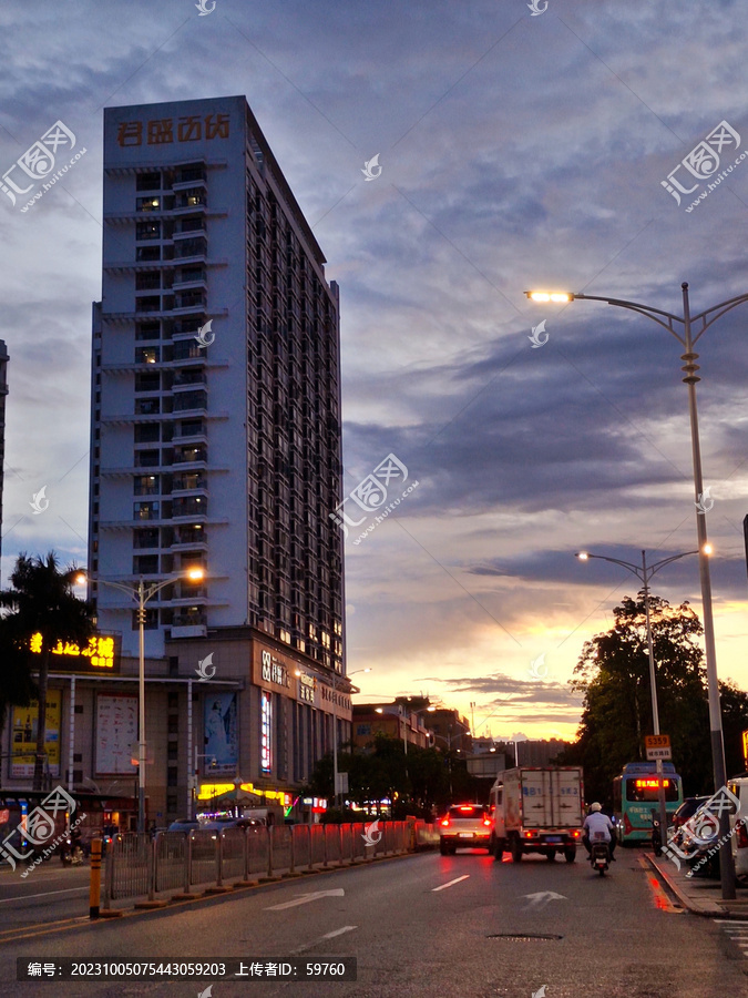 黄昏街头建筑风景