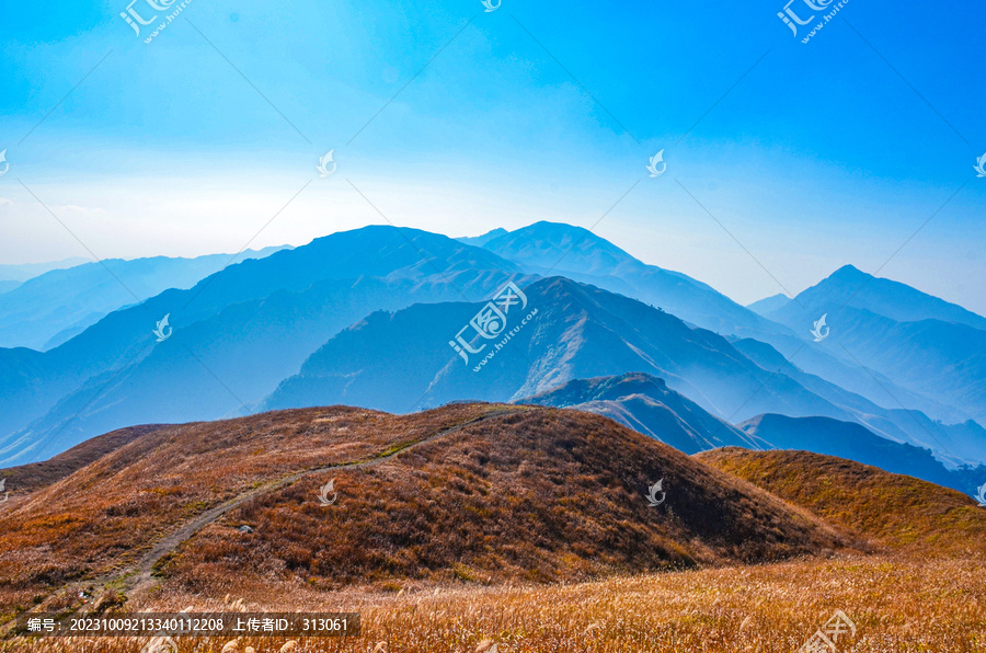 高山秋景