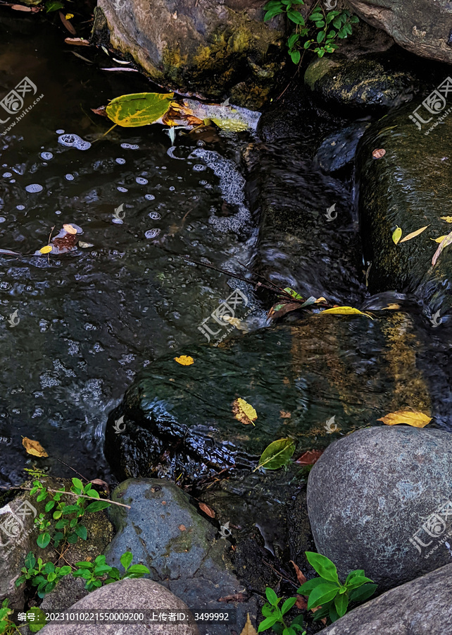 河流