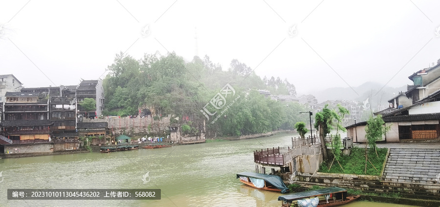 雨中边城