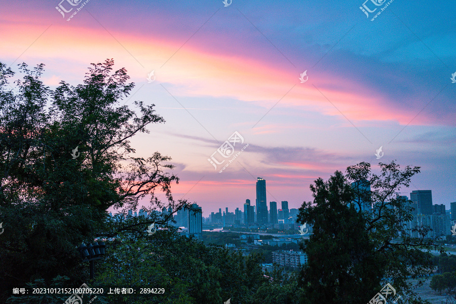 城市晚霞风景浪漫天空