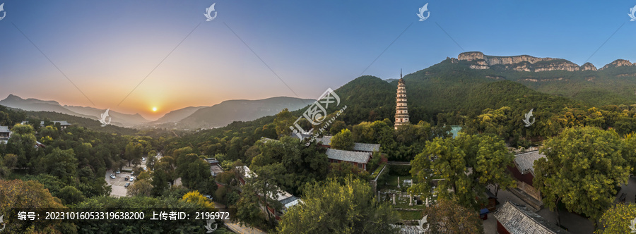 宽幅济南灵岩寺秋色全景