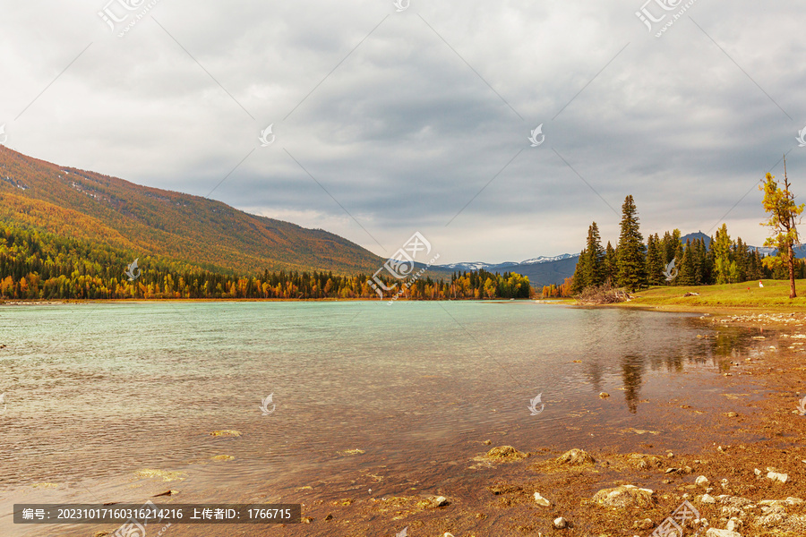 纳斯湖三湾景区风光