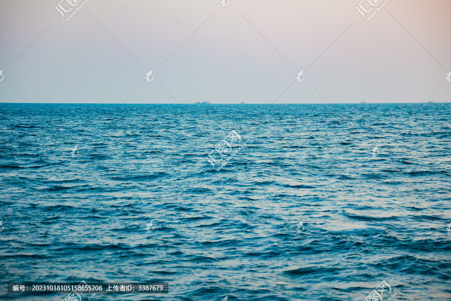 海浪花深海船日出日落行驶背景