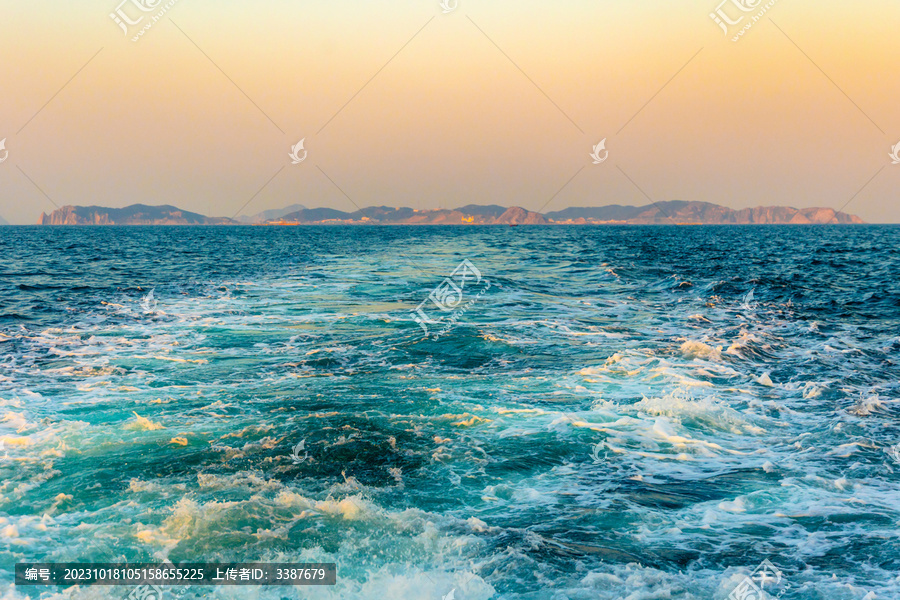 海浪花深海船日出落行驶背景