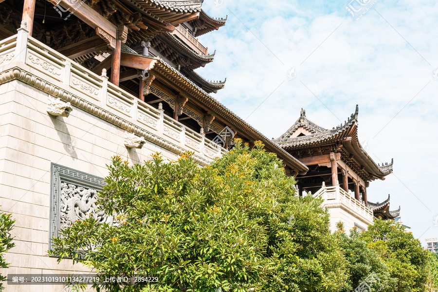 归元禅寺圆通阁一角横构图