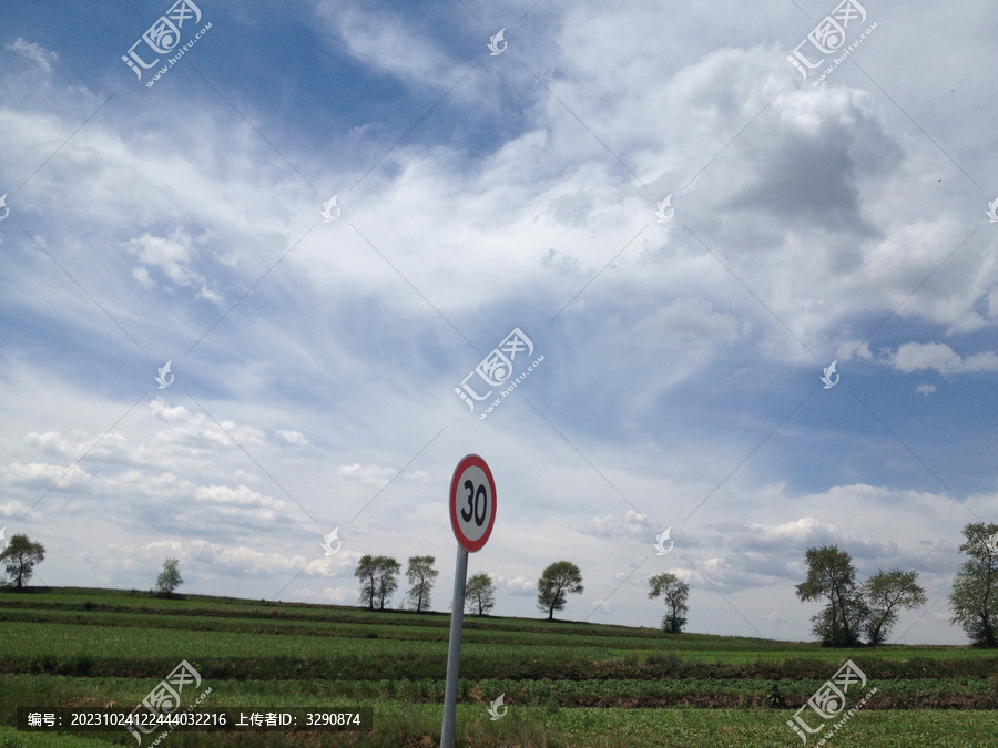 草原天路风景图