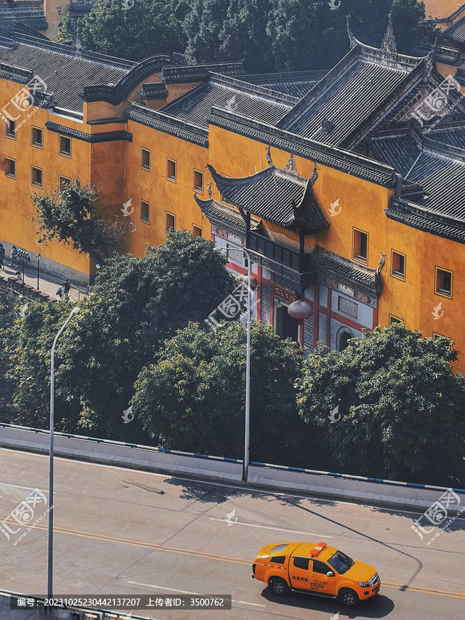 重庆湖广会馆黄色建筑