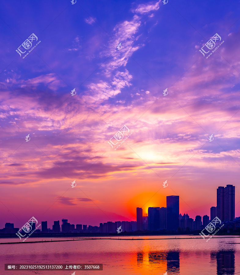 武汉沙湖公园日落夕阳紫风景