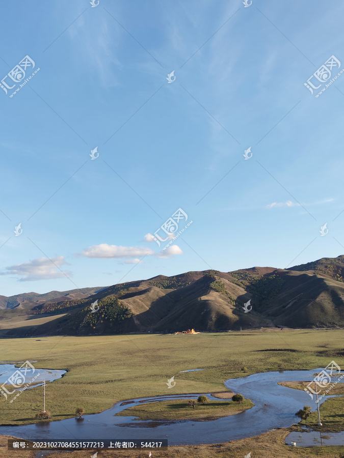 草原山川蜿蜒河流