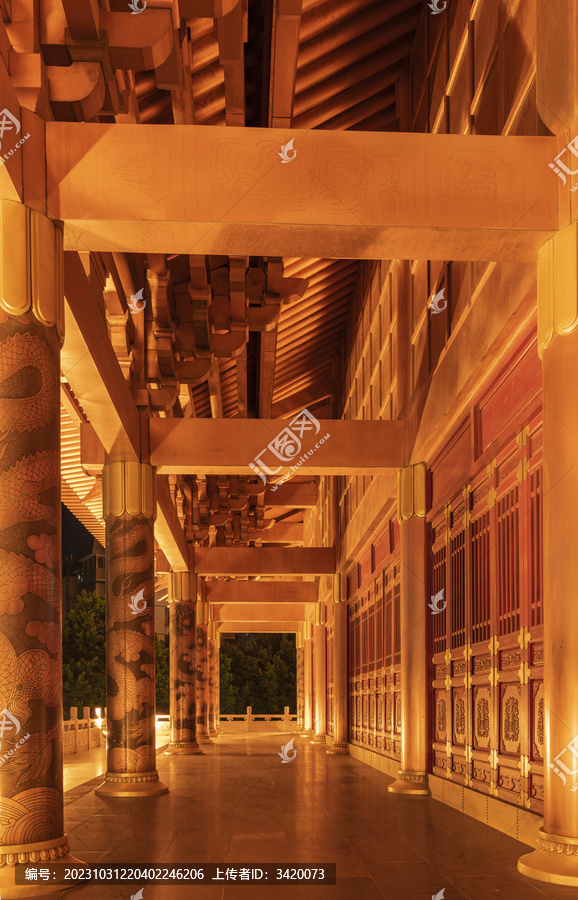 广西柳州文庙龙纹饰的立柱庙宇