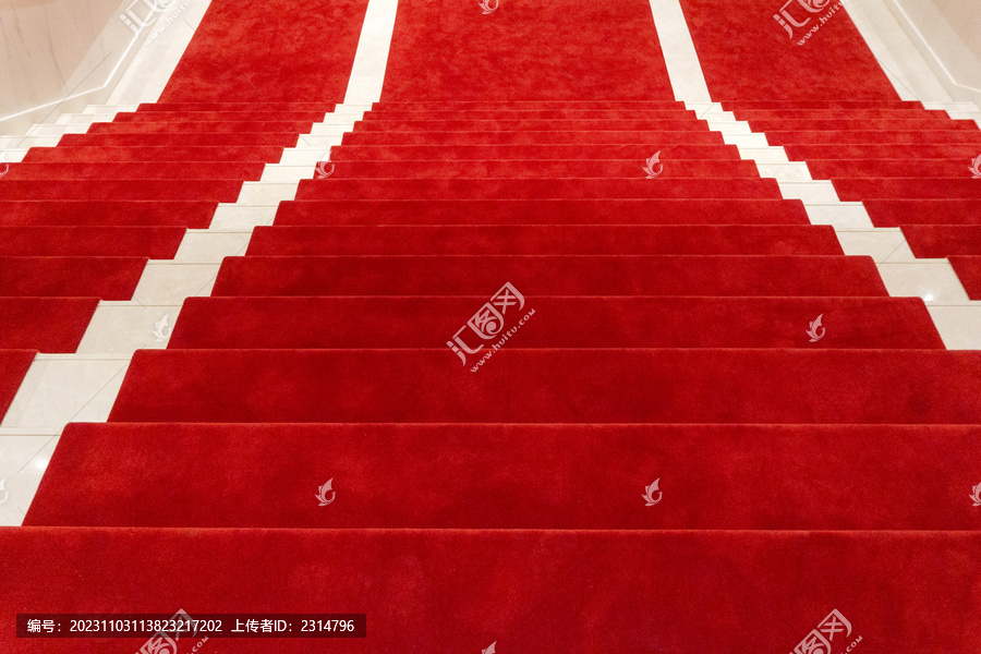 楼梯红色地毯