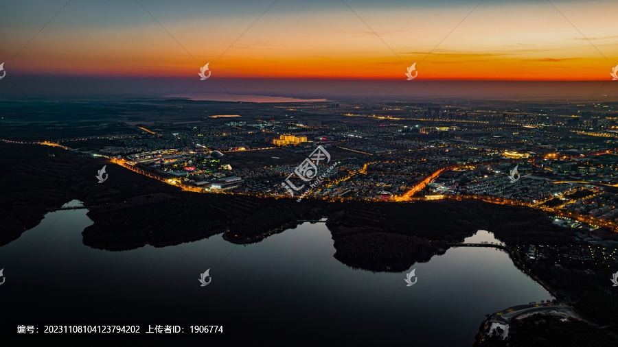 长春净月开发区湖泊与建筑夜景