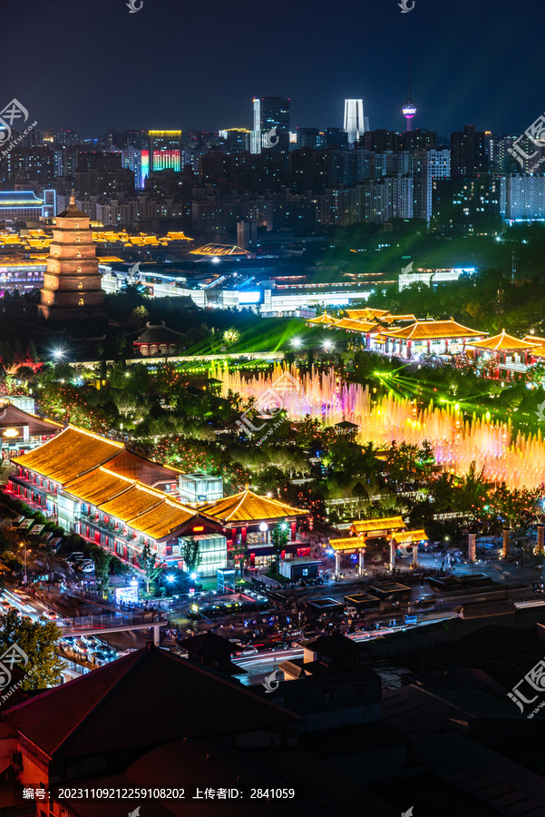 中国西安大雁塔文化休闲景区夜景