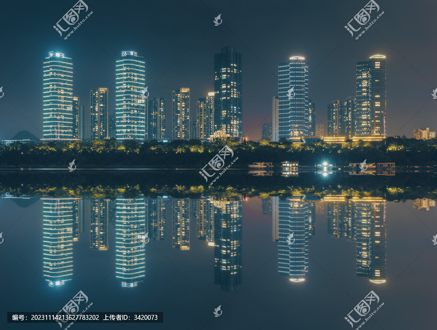 高楼夜景灯光与倒影柳州江滨建筑