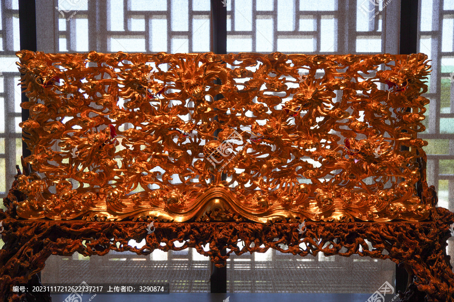 中国工艺金色长椅